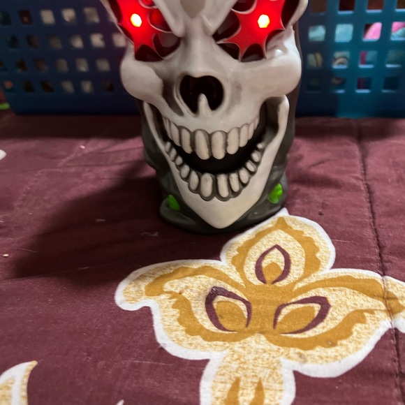 MONSTER TRUCKS Official Gear: GRAVE DIGGER CUP w/ led lights that flash and glow - Picture 7 of 8